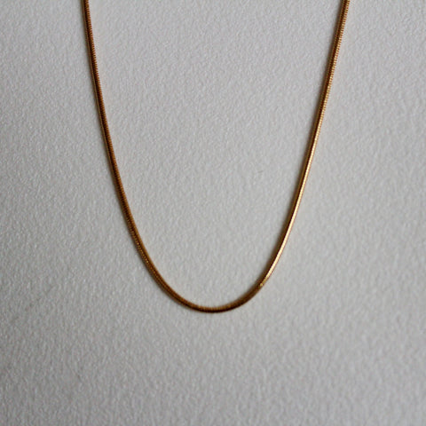 Huguette_Paris_Collection_Capsule_MINIMALIST_collier-dore plaque or