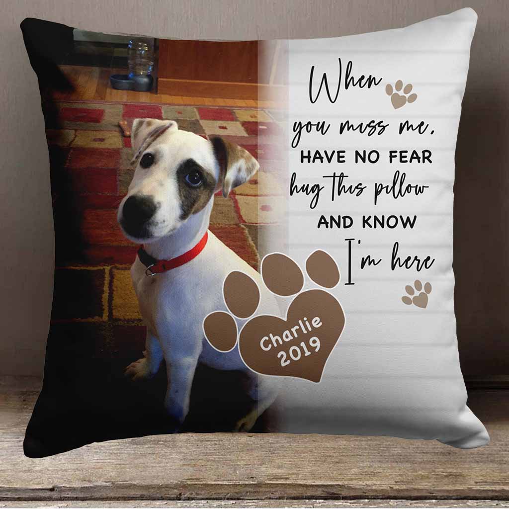 https://cdn.shopify.com/s/files/1/0267/0608/4013/products/personalized-pet-memorial-pillow-line-design-when-you-miss-me-photo-pillow-gift-424305.jpg?v=1689723489&width=1024