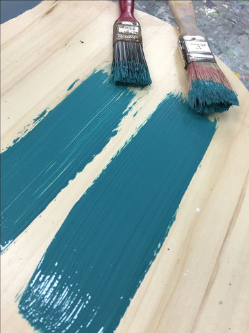 Chalk paint applied with a natural bristle paint brush and a synthetic bristle paint brush 