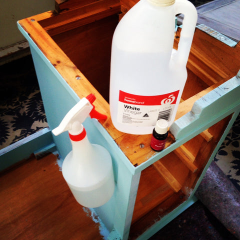 removing-smells-from-furniture-with-vinegar
