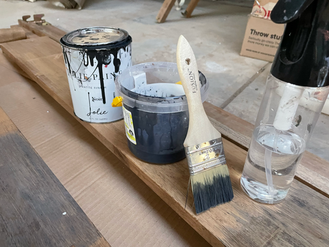 Black wash paint wash Jolie chalk paint Noir 