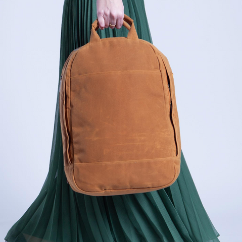 a photo of the simplistic aesthetic on the Maple Day Owl laptop backpack