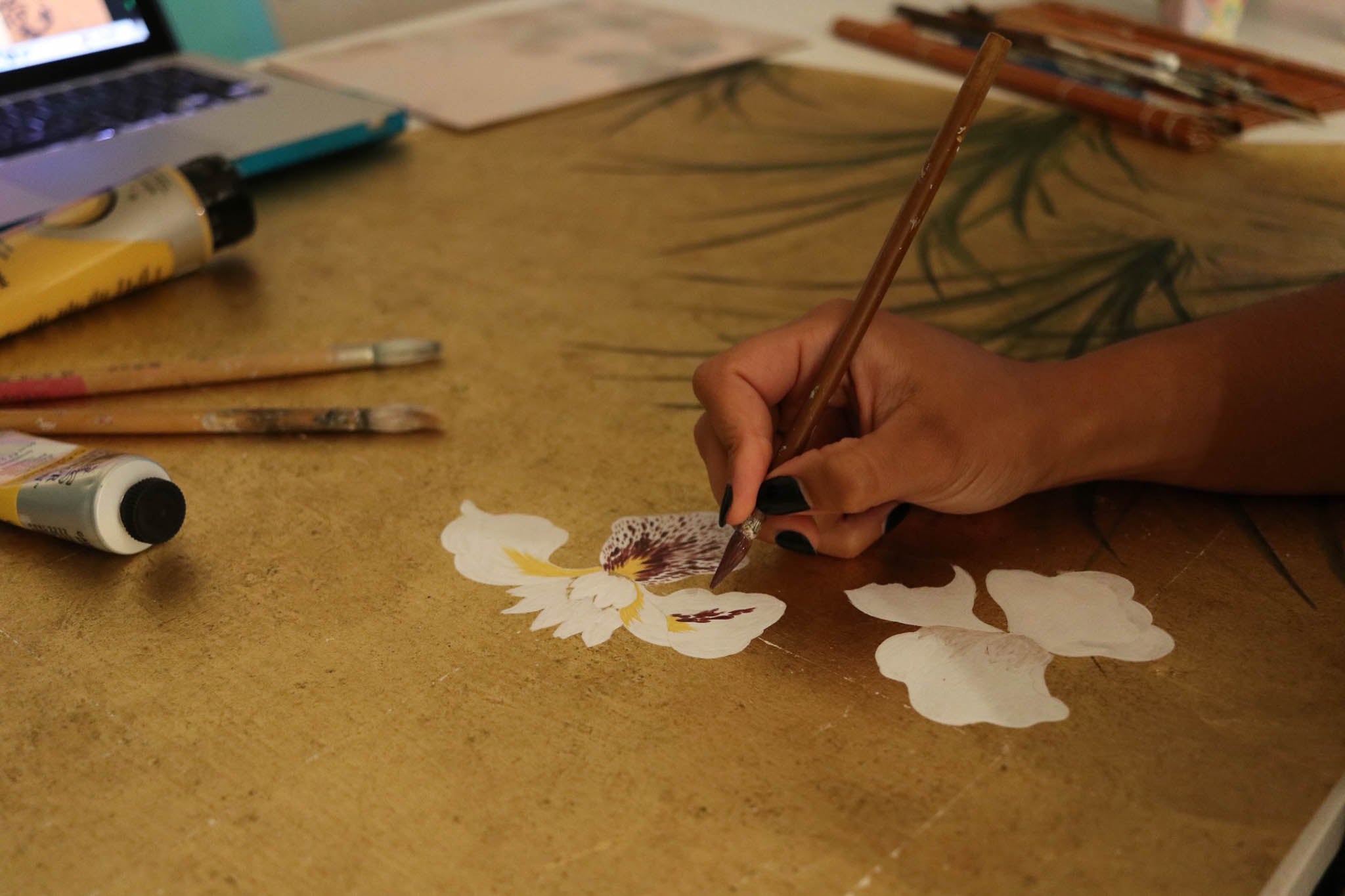 painting a gold chinoiserie flower with Chinese natural hair paintbrushes