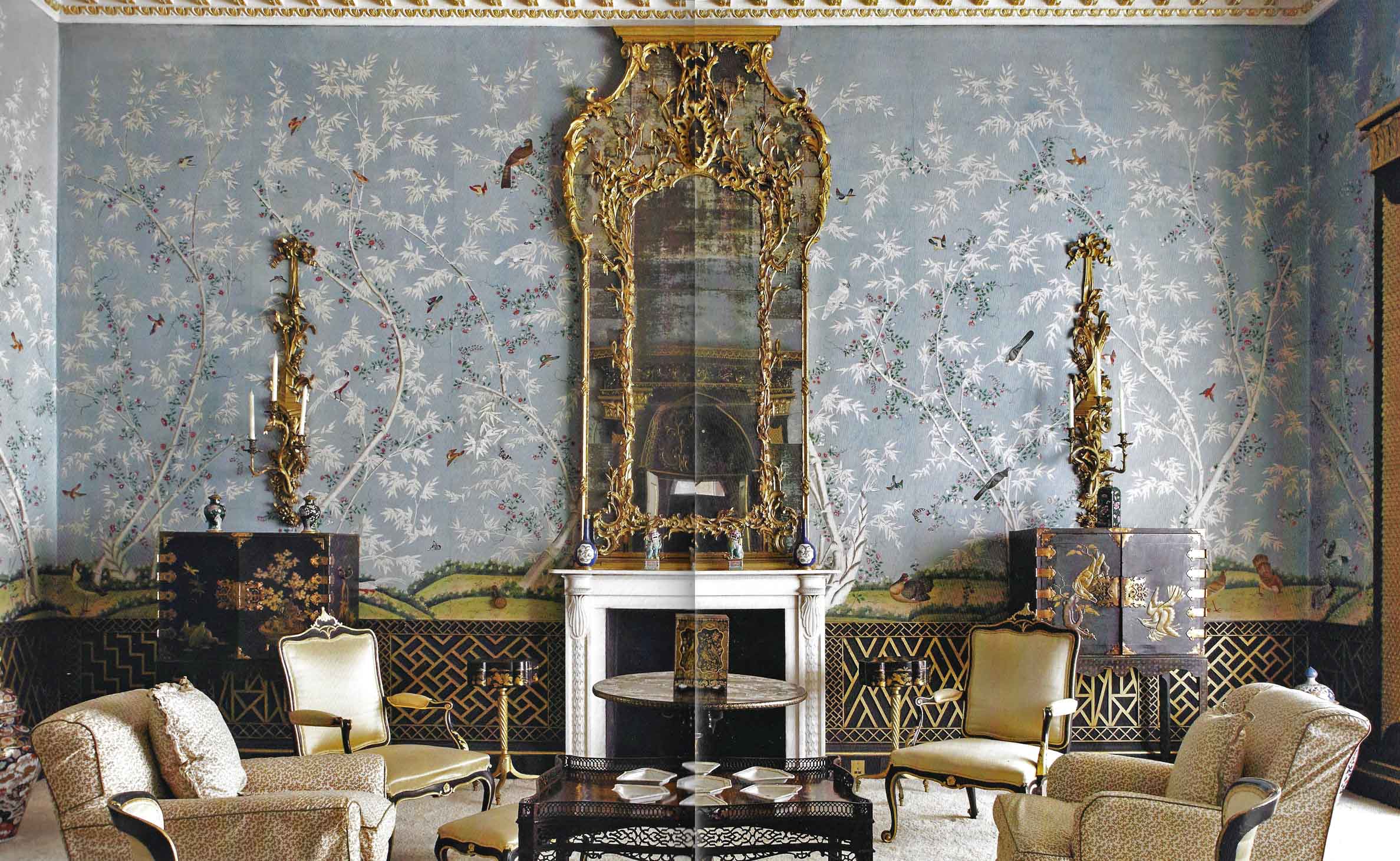 blue-chinoiserie-wallpaper-in-stately-home-with-white-flowers-and-birds-by-emile-de-bruijn