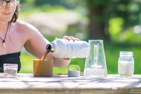 Making cold brew with the All-Day Adventure Flask