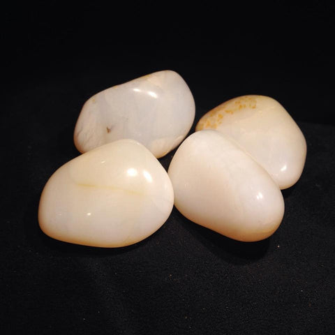Pierres roulées d'Opale blanche polie - Blog Vertus et Propriétés des Pierres