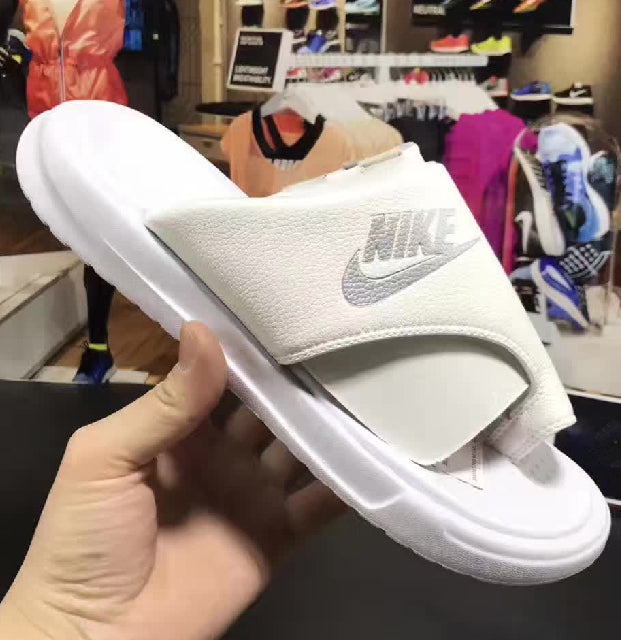 NIKE Casual Sandals-1