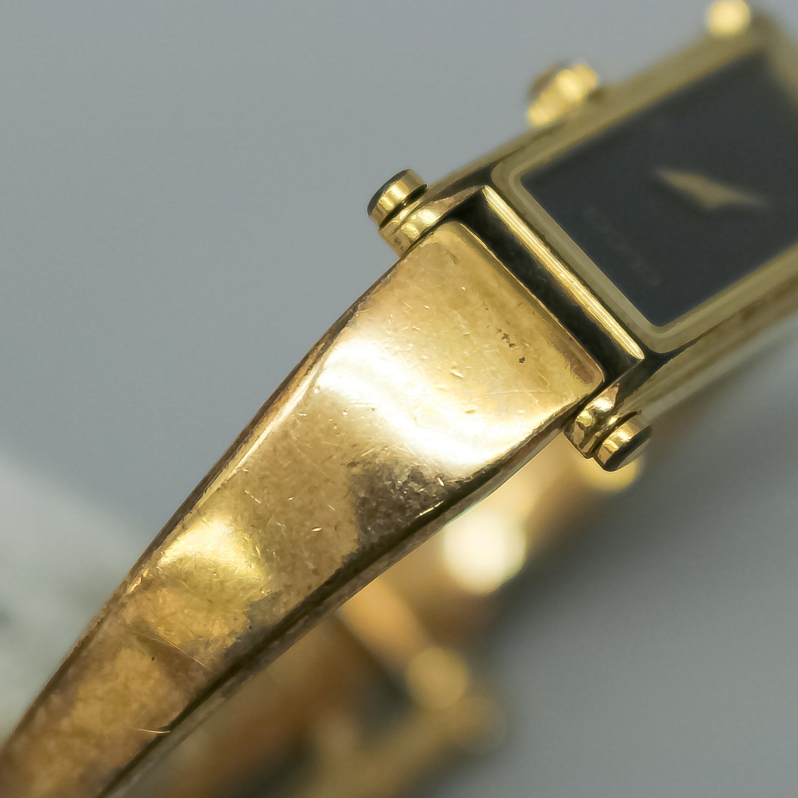 solid gold gucci watch