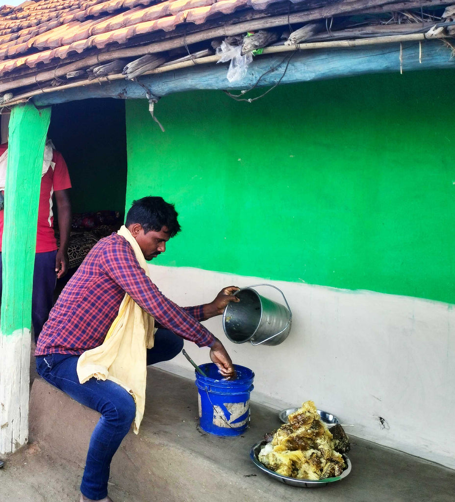 Extracting original unprocessed honey