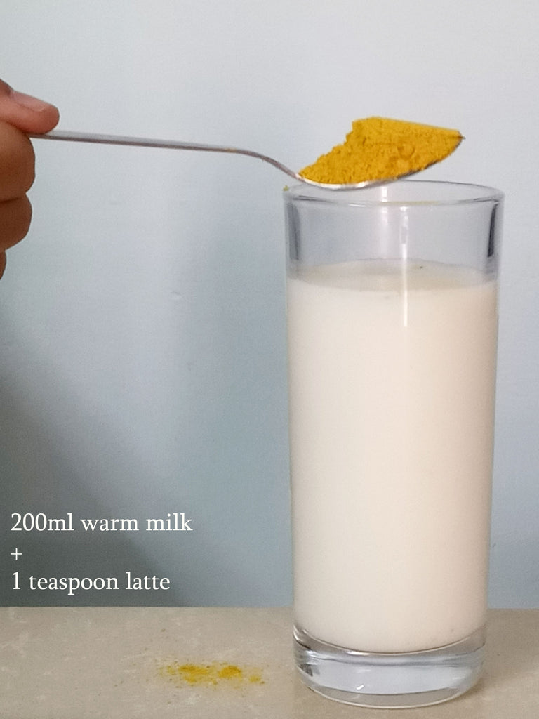 milk with turmeric latte