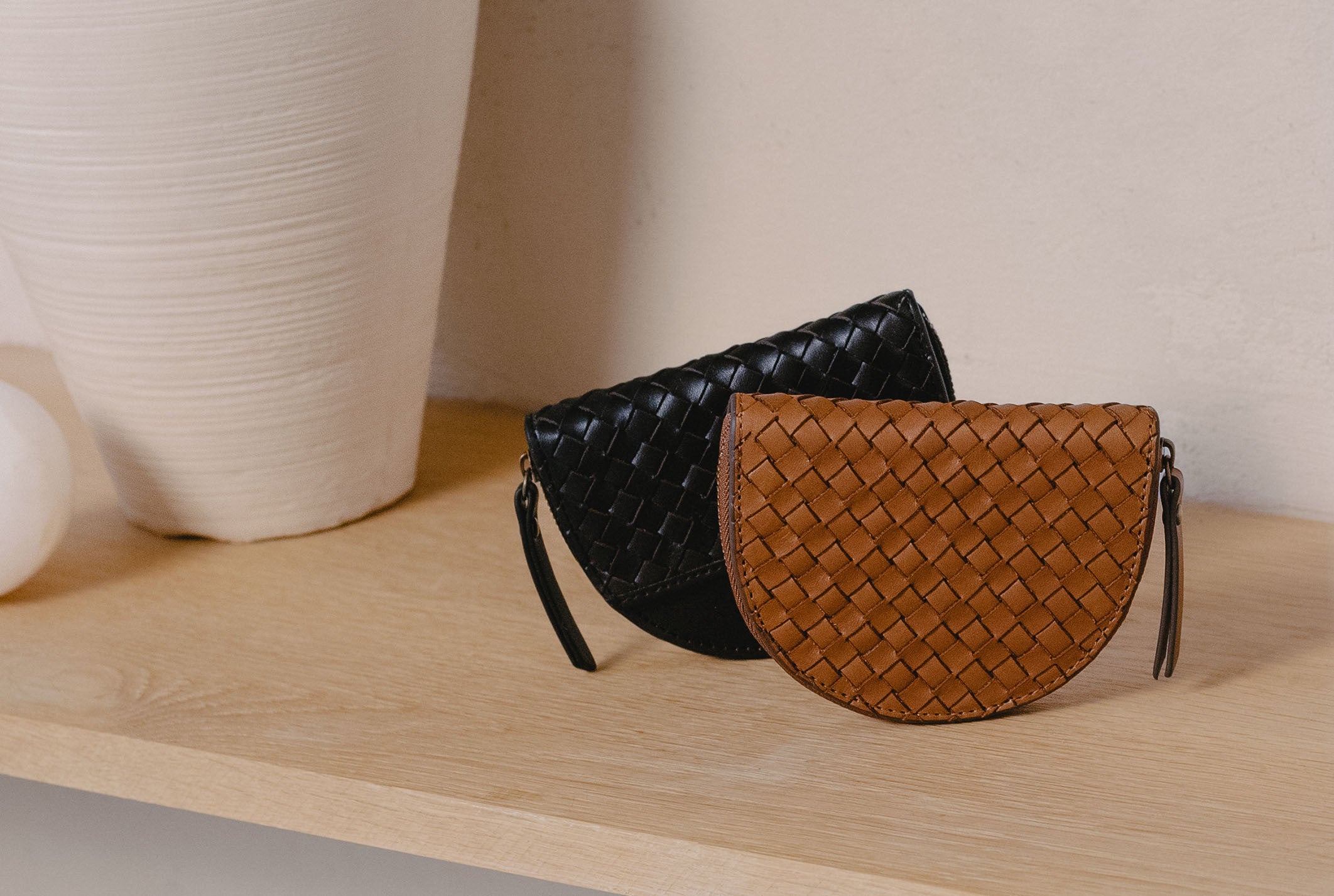 Laura coin purses in woven classic leather