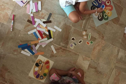 5 idee di giochi Montessori per bambini di 2 anni