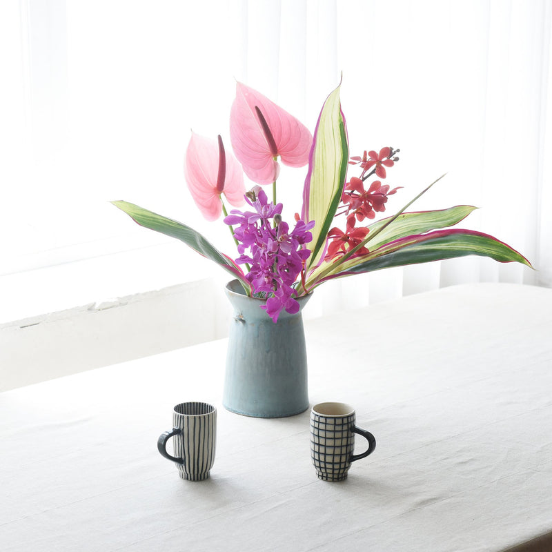 器と遊ぶお花たち With Craftal ーフラワーベース マグ2個セットー ハナノヒ 365days 季節の花が毎月届くサブスクリプション 日比谷花壇