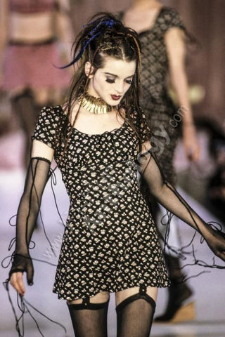 Five 90's Runway Shows I Can't Stop Thinking About – hottthreads