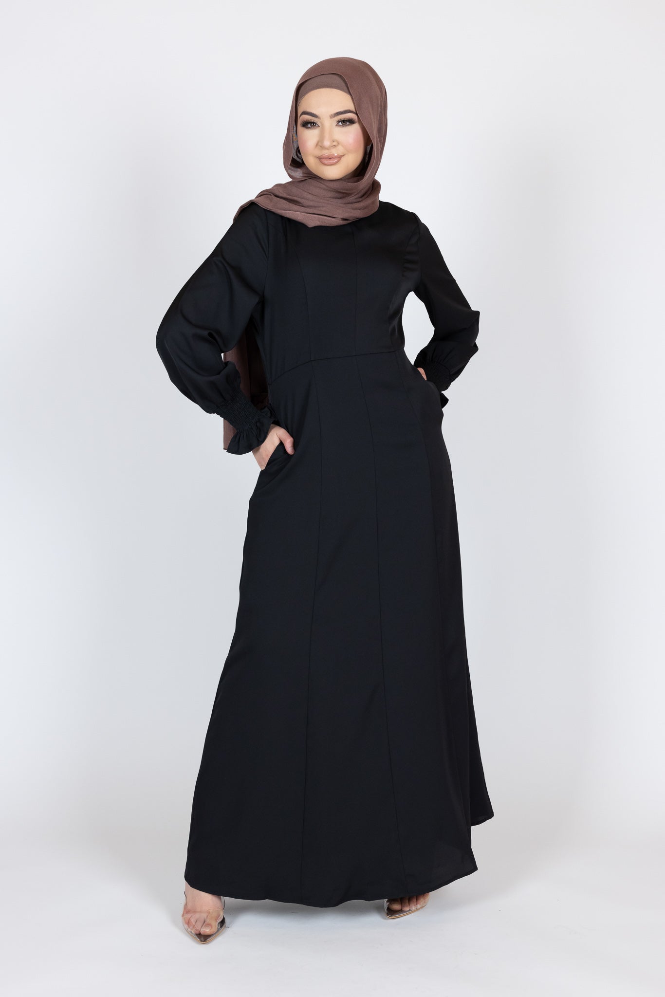 Ladies' Dresses Online - Vinisha Abaya | Modelle