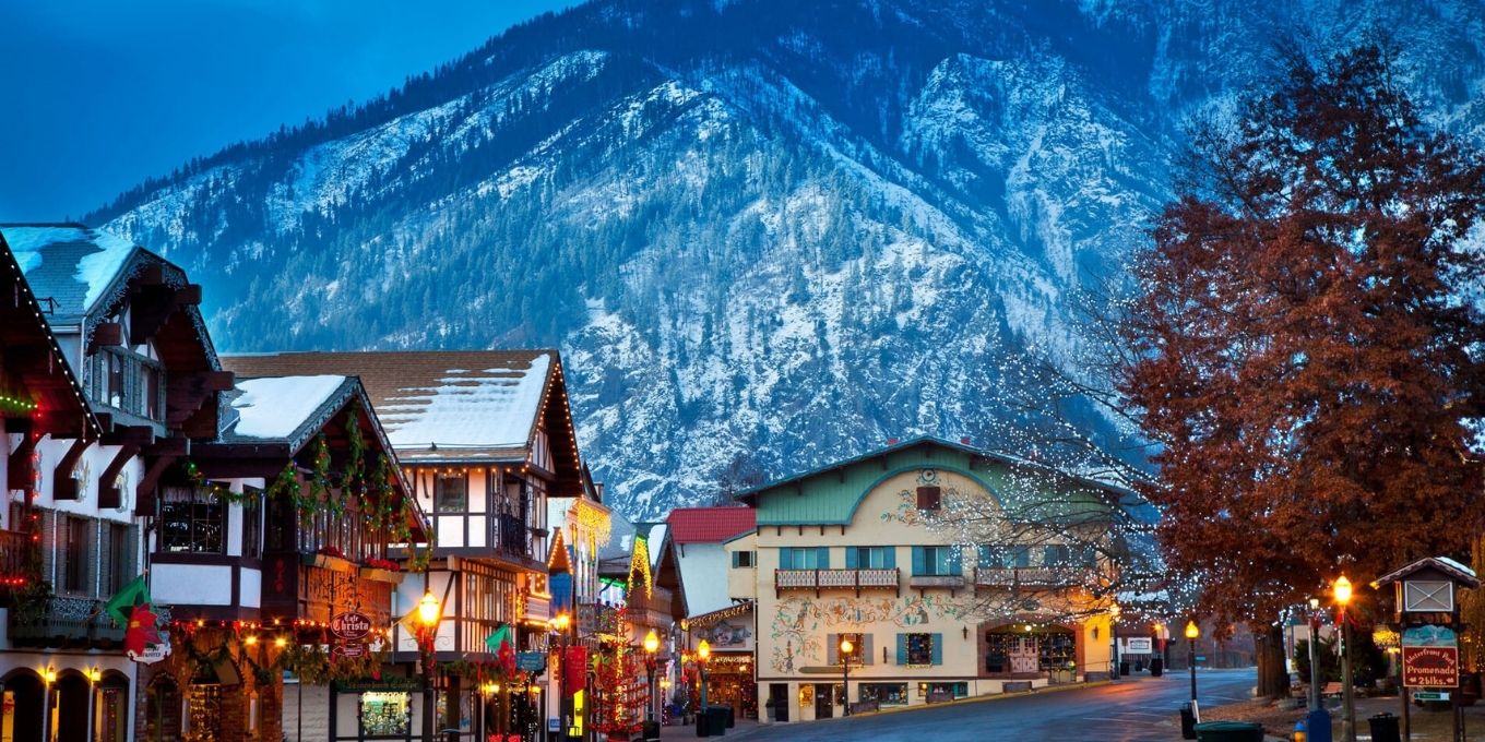 Image of the town Leavenworth, WA during the winter months
