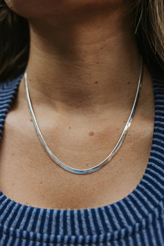 silver necklace that goes with everything. www.loveoliveco.com