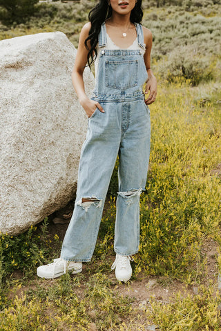 light wash denim overalls for moms. www.loveoliveco.com