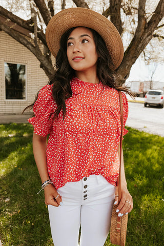 red and white floral top with white jeans. www.loveoliveco.com