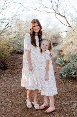 fun and floral peach colored dress for spring. www.loveoliveco.com