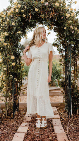 timeless beauty white maxi length dress. www.loveoliveco.com