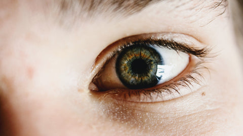 a picture of a healthy person's eye