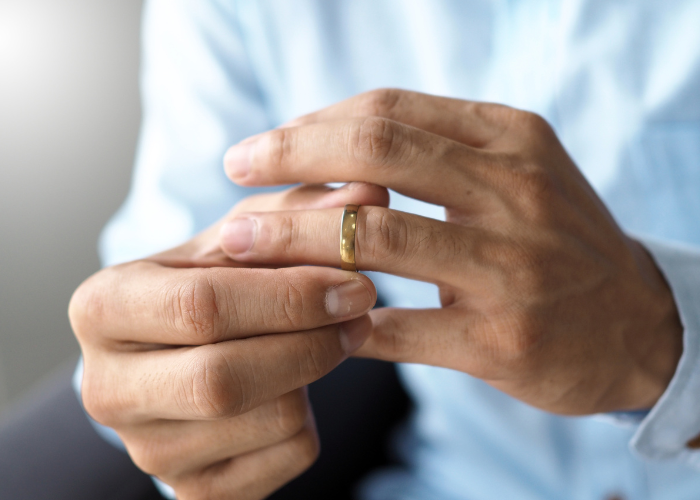 A Guide to wear Rings for Men: What Rings Mean on Each Finger