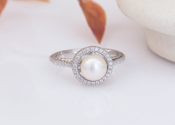 Natural Freshwater halo design pearl ring
