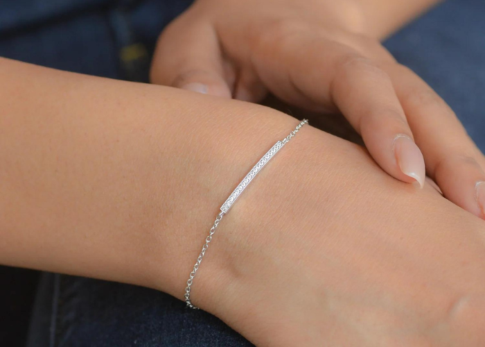 Minimal and trendy silver bracelets for women