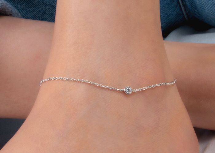 Diamond look pure silver trendy anklet for women online 