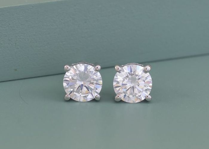 Solitaire earrings 