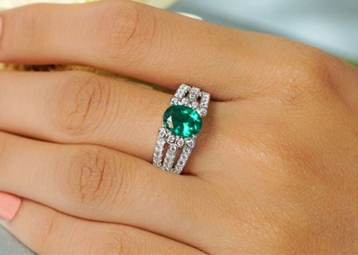 Green emerald jewelry ring & necklace for women online