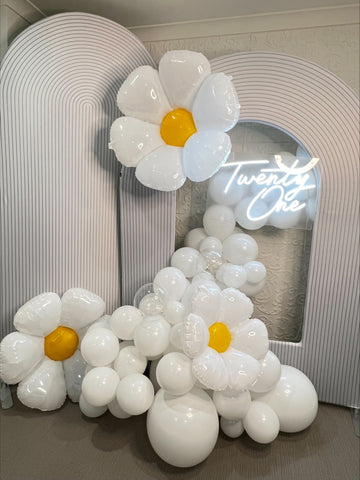 White Daisy Flower Balloon Gardland Kit