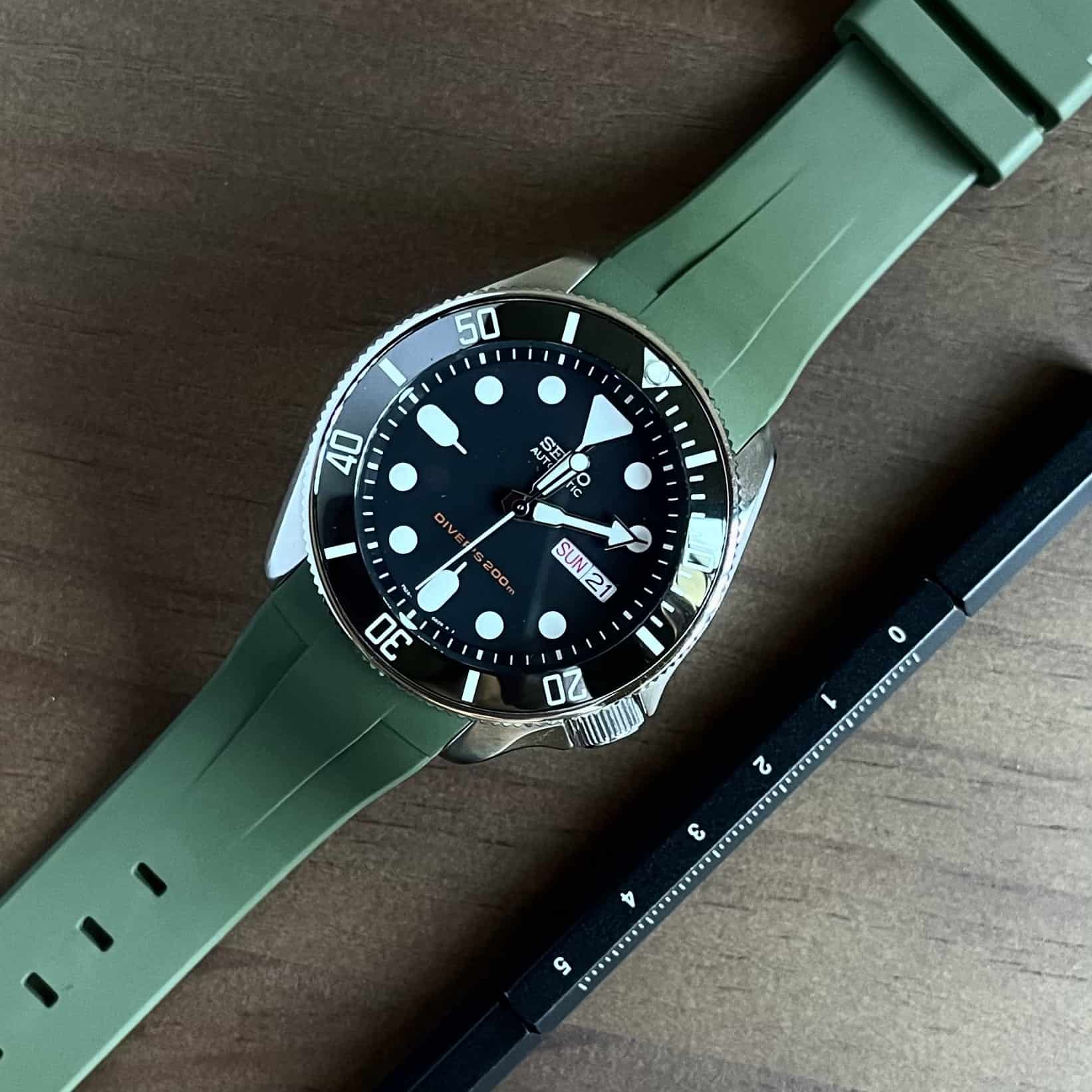 RUBBER CURVED-END CUSTOM MADE GREEN (FOR SEIKO SKX) • 22mm – LUG X BAR