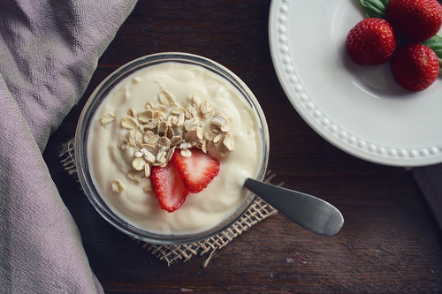 yoghurt with strawberries and almonds