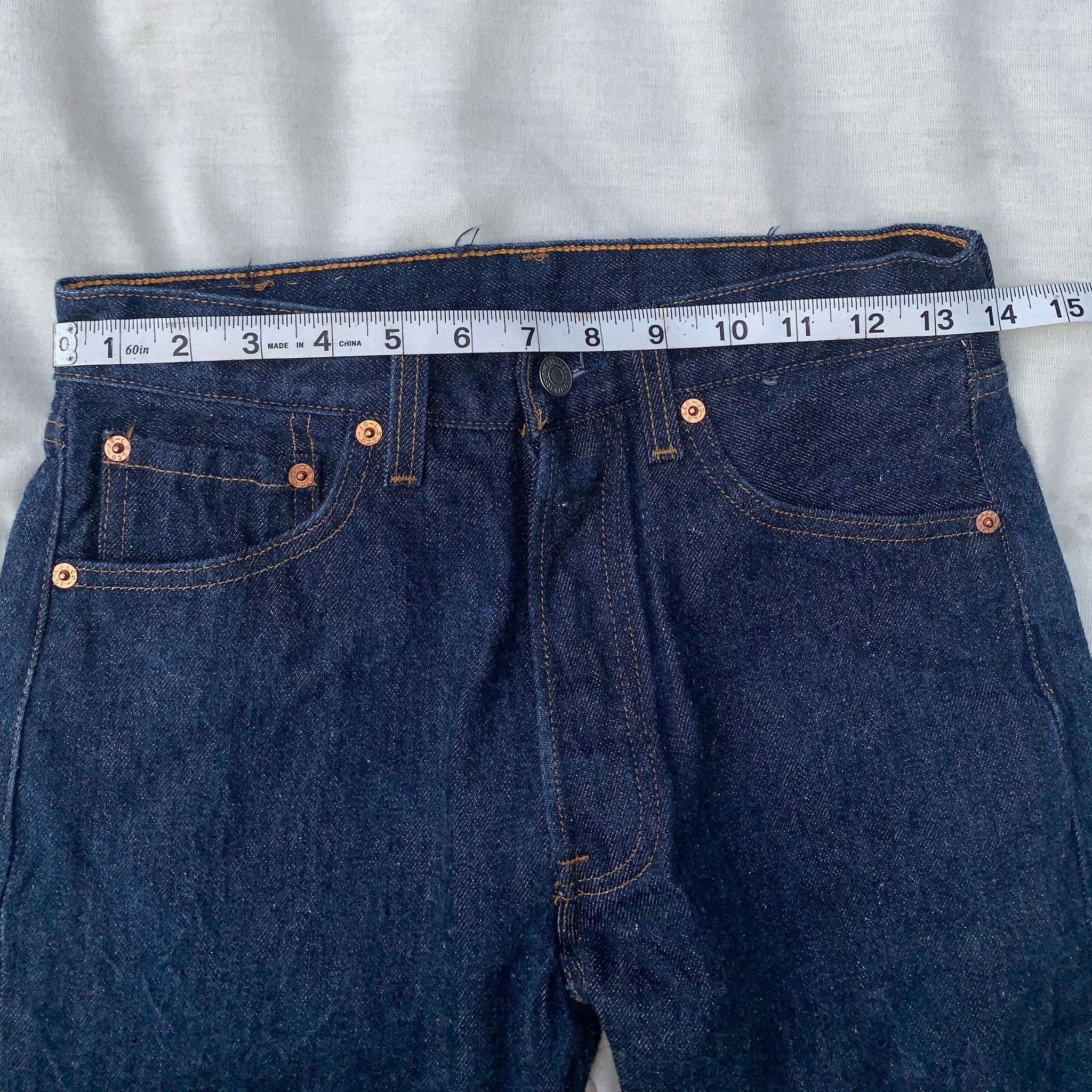 Vintage Levi's High-Waisted Medium Wash Mid-Rise Straight Leg Jeans (2 –  Vanilla Vintage