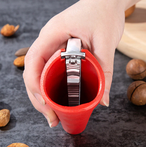 NutsClamp™ der Nussknacker ist kinderleicht zu bedienen und öffnet die meisten Nüsse spielend einfach