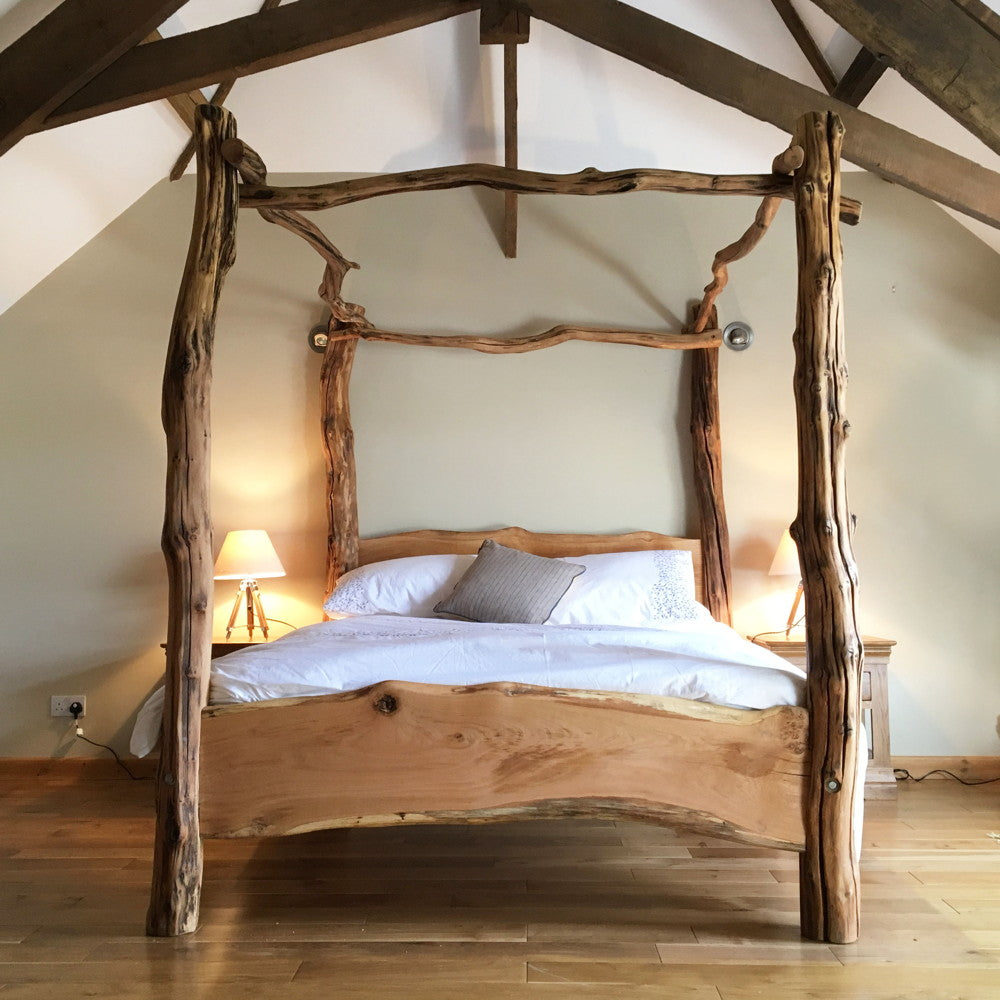 Самодельная кровать из дерева. Необычные деревянные кровати. Кровать из дерева. Дизайнерская деревянная кровать. Кровать из досок.
