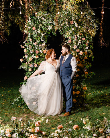 Lush wedding arch at Meadows on Lind in Detroit Lakes, Minnesota Fargo wedding florist