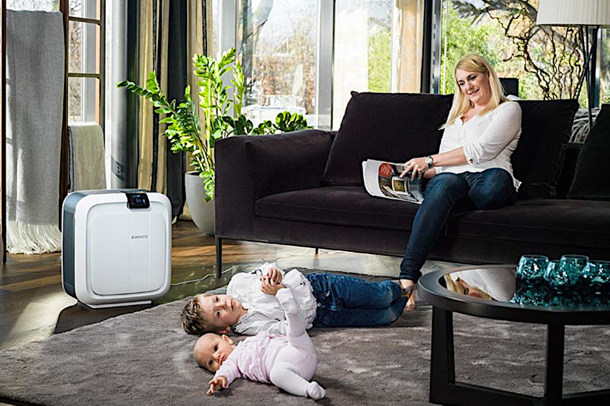 Boneco H680 Hybrid Humidifier & Air Purifier 10L With Mother And Children In Living Room - Aerify