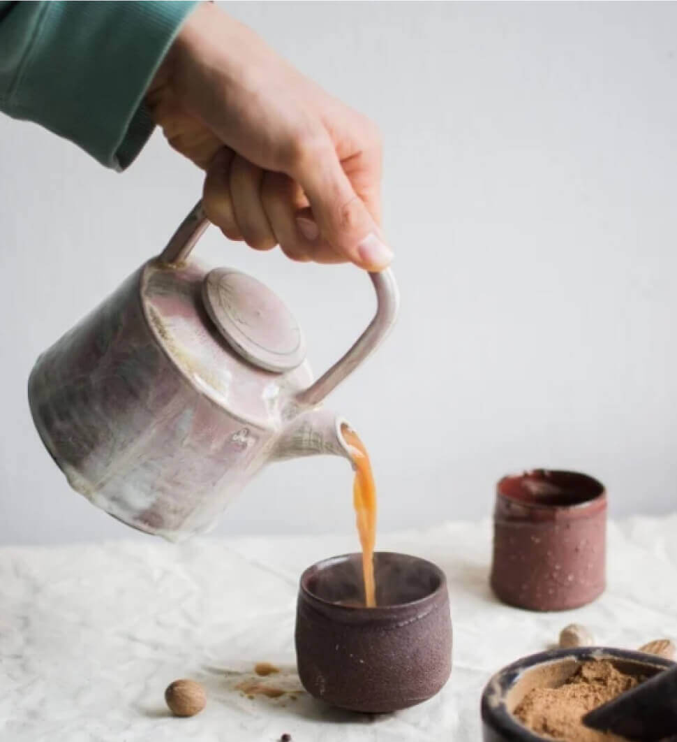 Chai latte, la bebida india de té con leche y especias