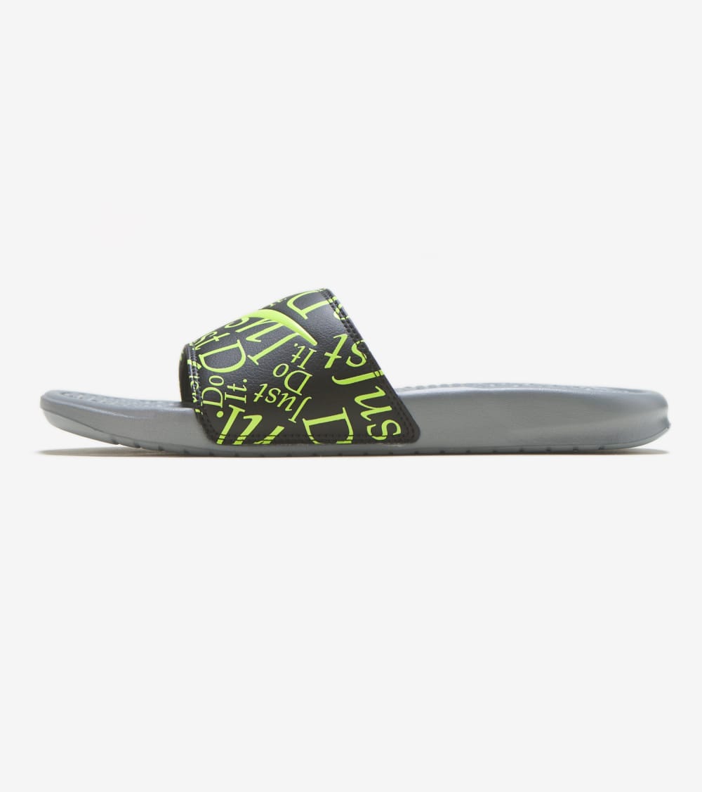 nike benassi volt