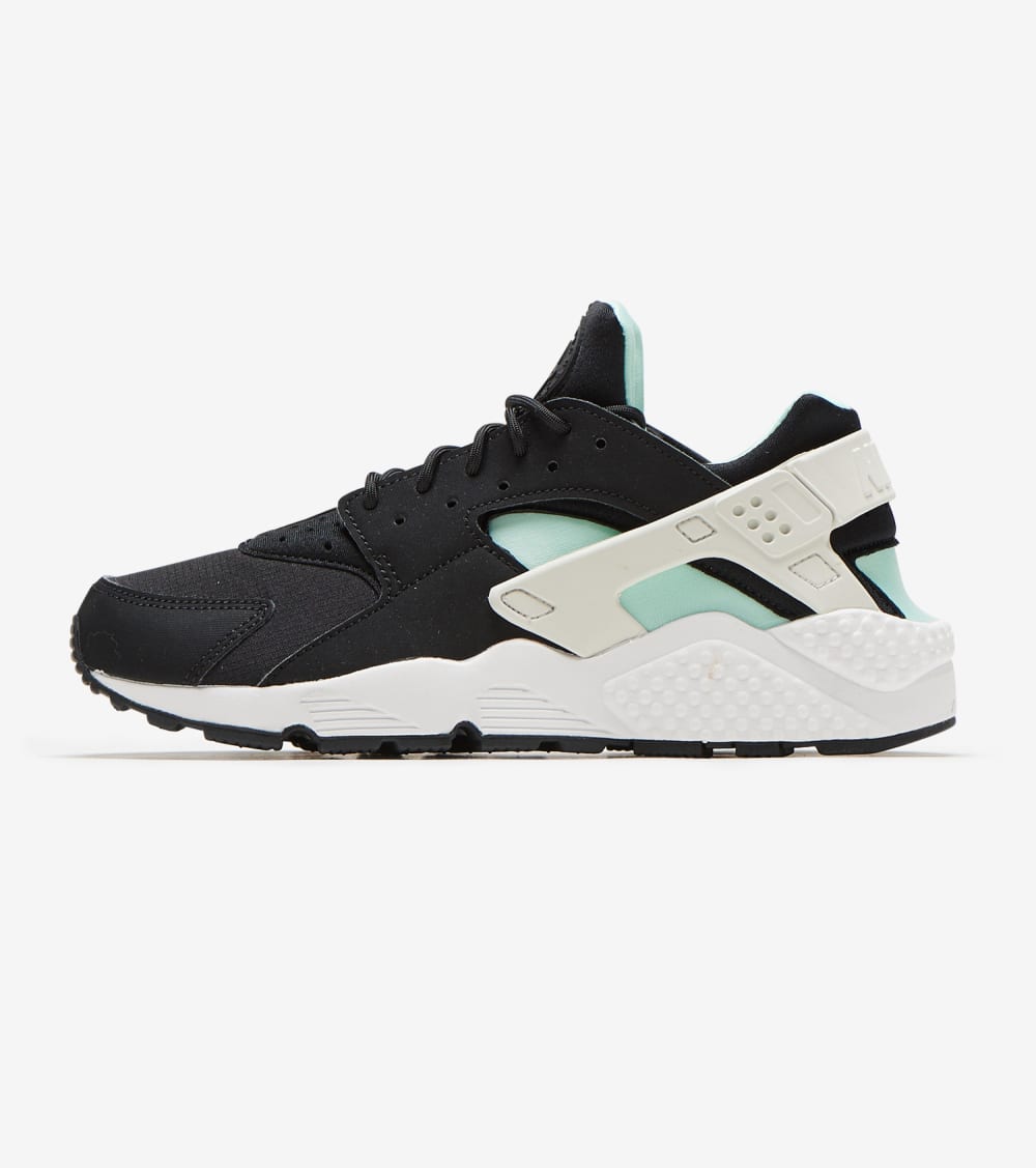 Nike Air Huarache Run Shoes in Black 