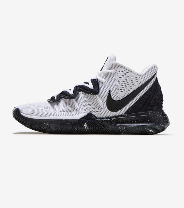 does kyrie 5 fit true to size