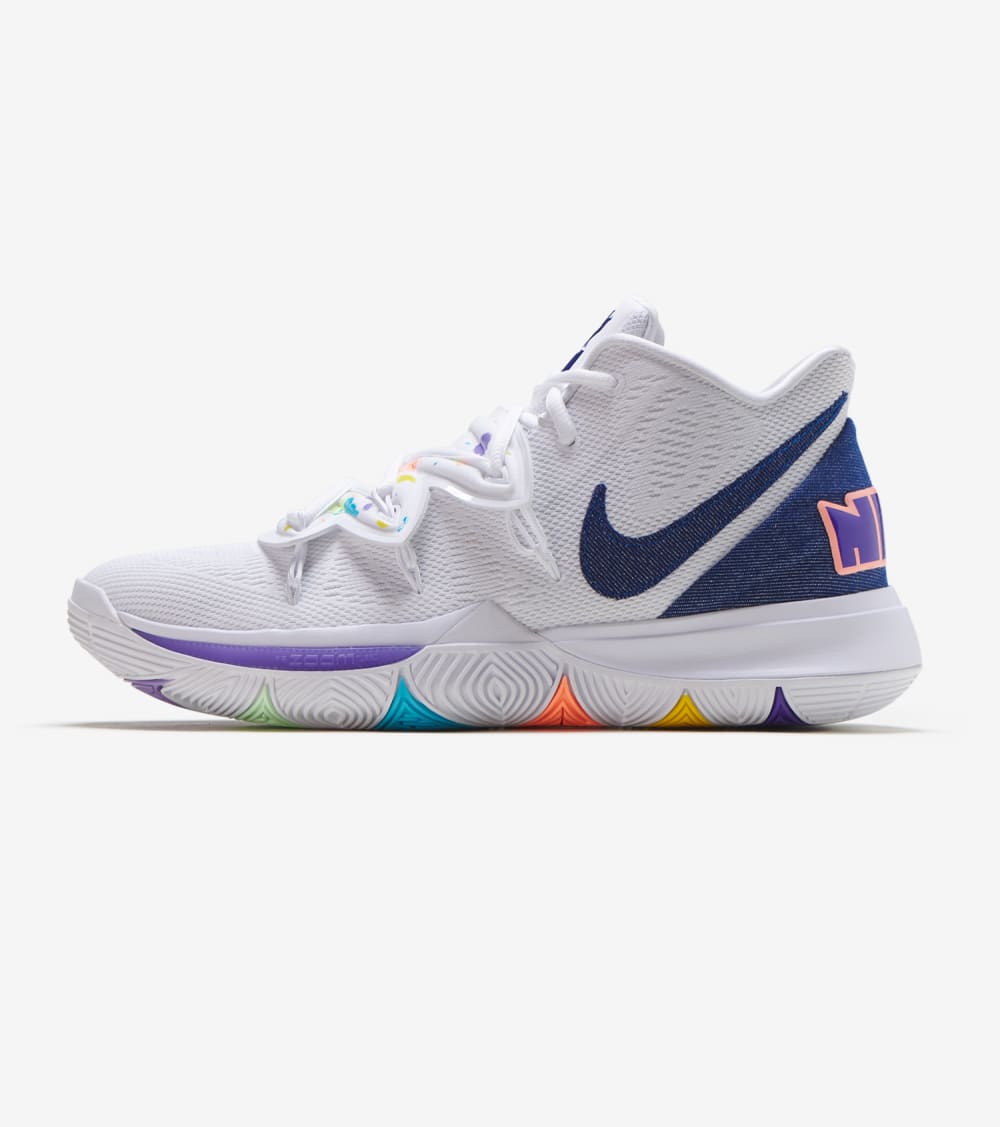 Nike Kyrie 5 in.Have a Dayin. Shoes in 