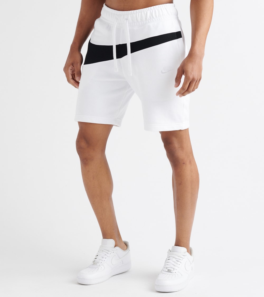 Больше shorts. Nike big Swoosh шорты. Шорты Nike Swoosh White. Шорты найк big Swoosh белые. Nike NSW Swoosh shorts White.