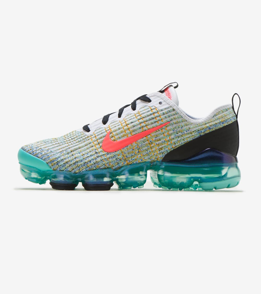 white vapormax size 3