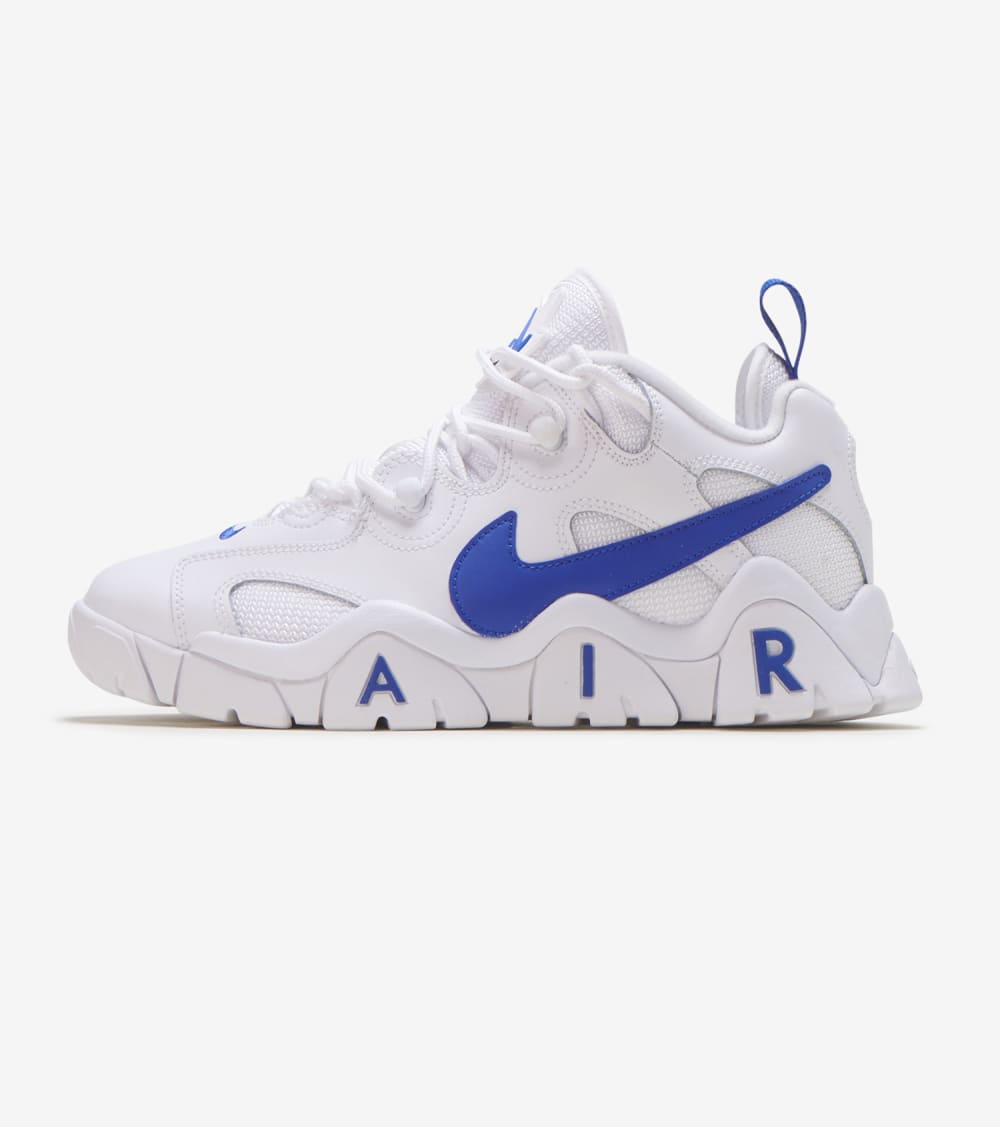 Nike Air Barrage Low Shoes in White 