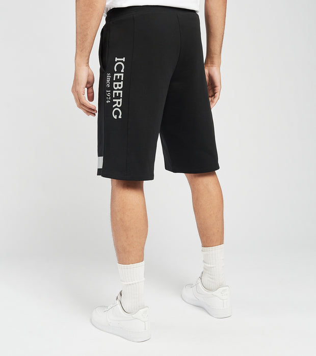 nike nsw air fleece shorts