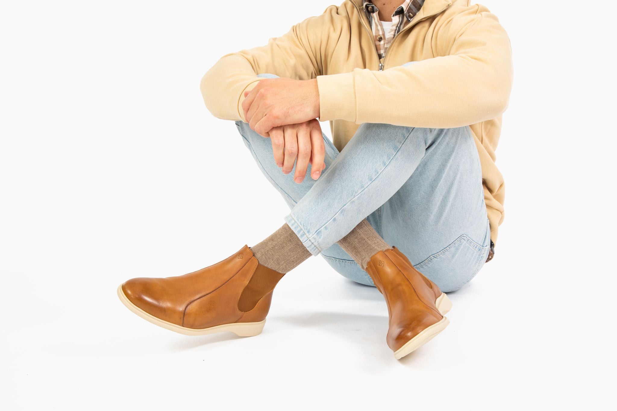 Men's leather boots in honey and cream color